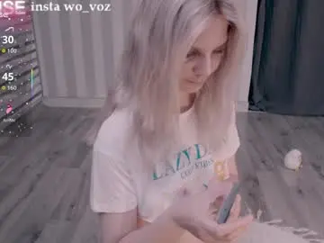 Chaturbate Live Sex Cam of careful_i_bite