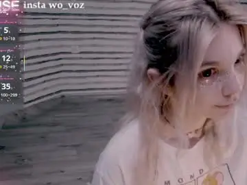 Chaturbate Live Sex Cam of careful_i_bite