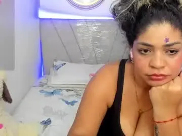 Chaturbate Live Sex Cam of latinamav22