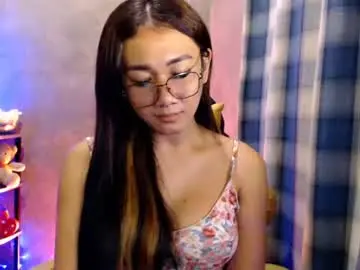 Chaturbate Live Sex Cam of pia_worthsback