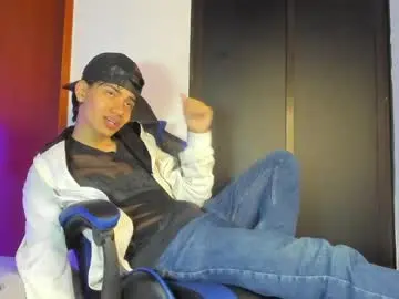 Chaturbate Live Sex Cam of ethan__carter