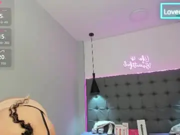 Chaturbate Live Sex Cam of scarletcherry18