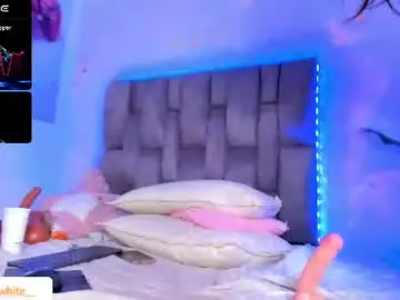 Chaturbate Live Sex Cam of camilawhite_