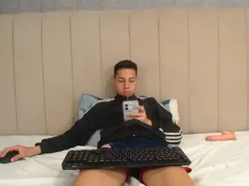 Chaturbate Live Sex Cam of thiagos19