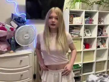 Chaturbate Live Sex Cam of maisiehtwe