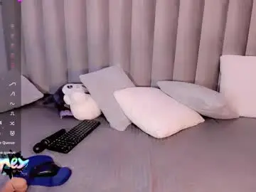 Chaturbate Live Sex Cam of meelanyalejandraa