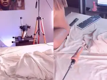 Chaturbate Live Sex Cam of tinny_annie