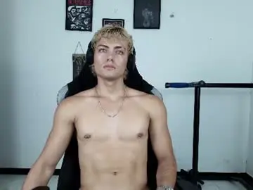 Chaturbate Live Sex Cam of titan_fitness