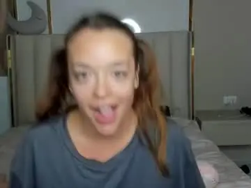 Chaturbate Live Sex Cam of stellaa_queen