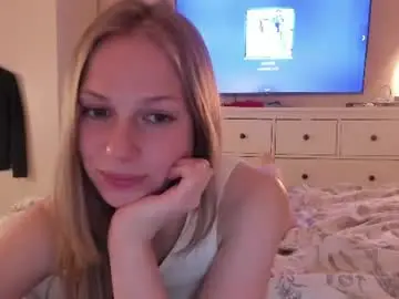 Chaturbate Live Sex Cam of magic_couple13
