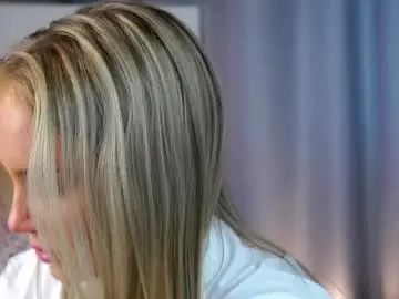 Chaturbate Live Sex Cam of lipswithsmileonthem