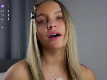 Chaturbate Live Sex of lipswithsmileonthem