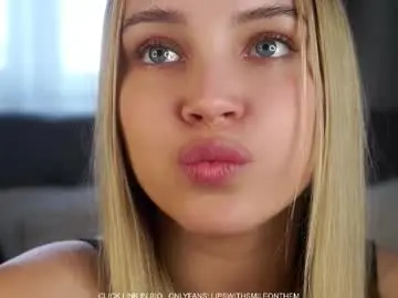 Chaturbate Nude Webcam of lipswithsmileonthem