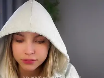 Chaturbate Adult Video Chat of lipswithsmileonthem