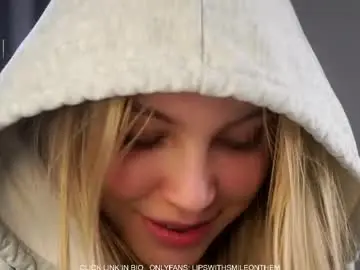 Chaturbate Free Live Porn of lipswithsmileonthem