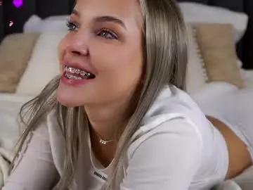 Chaturbate Live Sex Cam of lipswithsmileonthem