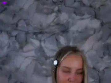 Chaturbate Free Live Porn of lipswithsmileonthem