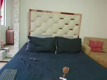 Chaturbate Free Live Porn of madeyn_roses