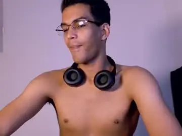 Chaturbate Adult Webcams of pikashuu7u7