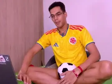 Chaturbate Sex Cam of pikashuu7u7