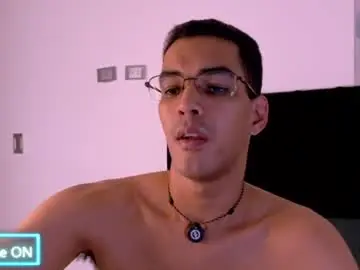Chaturbate Live Sex Cam of pikashuu7u7