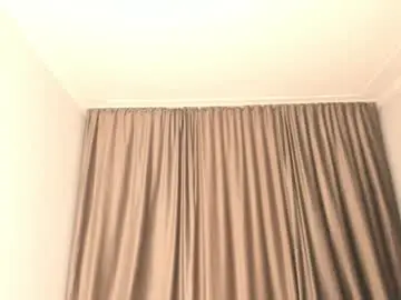 Chaturbate Nude Webcam of mia_lui