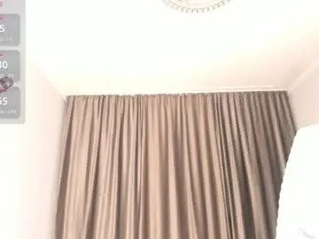 Chaturbate Live Sex Cam of mia_lui