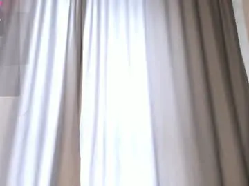 Chaturbate Live Sex Cam of mia_lui
