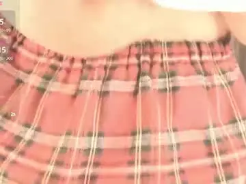 Chaturbate Live Sex Cam of mia_lui
