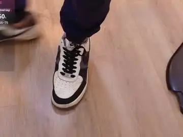 Chaturbate Live Porn of realbadbxtch