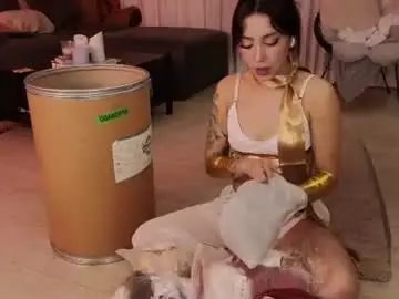 Chaturbate Live Sex Cam of maxine_8