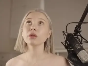 Chaturbate Free Porn Cam of jennyplaudis_