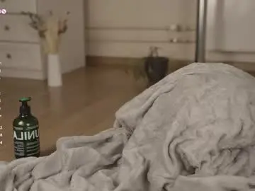 Chaturbate Nude Webcam of jennyplaudis_