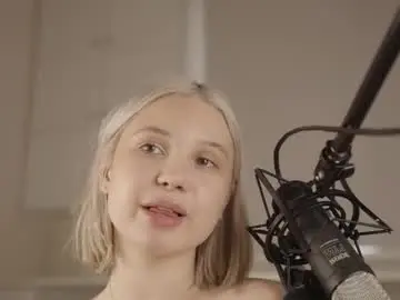 Chaturbate Sex Cam of jennyplaudis_