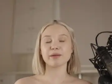 Chaturbate Free Porn Cam of jennyplaudis_