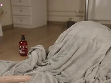 Chaturbate Free Porn Cam of jennyplaudis_