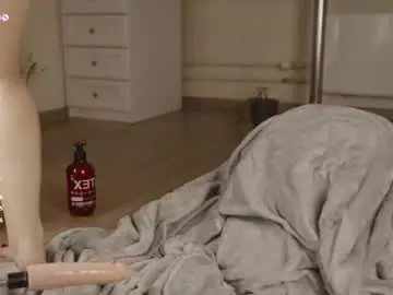 Chaturbate Free Porn Cam of jennyplaudis_