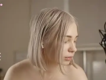 Chaturbate Live Sex Cam of jennyplaudis_