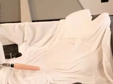 Chaturbate Live Sex Cam of jennyplaudis_