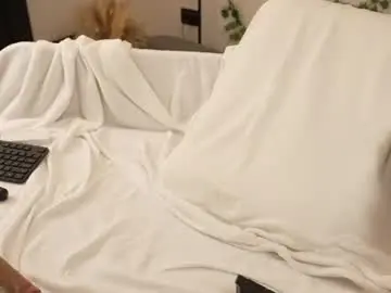 Chaturbate Sex Cam of jennyplaudis_