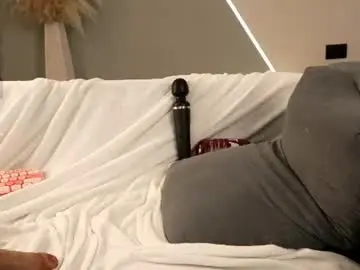 Chaturbate Live Sex Cam of jennyplaudis_