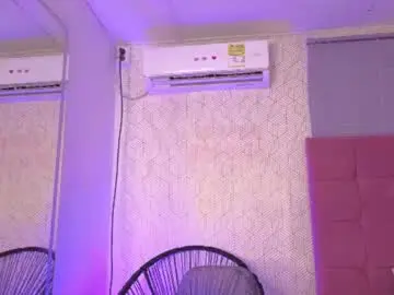 Chaturbate Live Sex Cam of elza_fuentes01