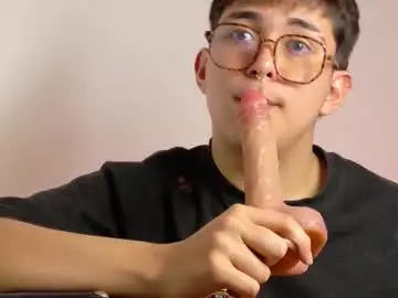 Chaturbate Nude Webcam of valentin_00