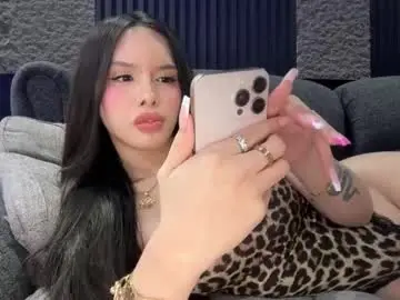 Chaturbate Watch Live Sex Cams of hugecockeightine