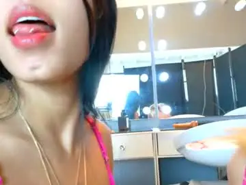 Chaturbate Adult Video Chat of petitestrawberry18