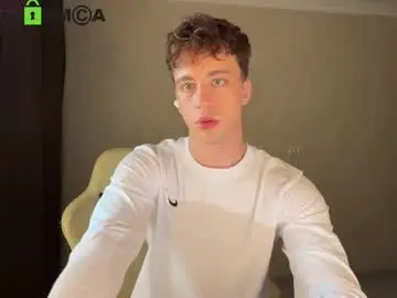 Chaturbate Watch Live Sex Cams of adampolerno