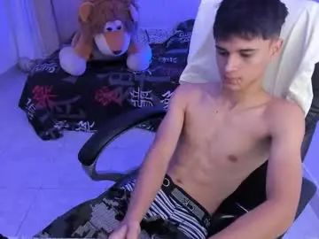 Chaturbate Free Live Porn of aron_boyy