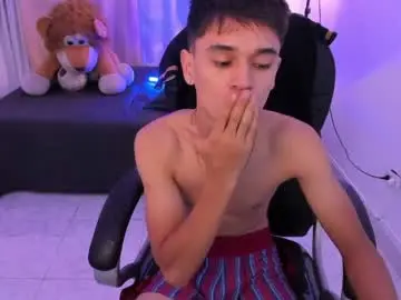 Chaturbate Sex Cam of aron_boyy