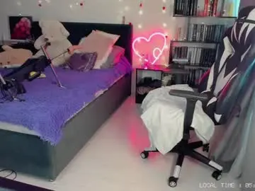 Chaturbate Live Sex Cam of smurfette77