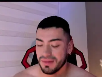 Chaturbate Live Porn of alexander_diiaz